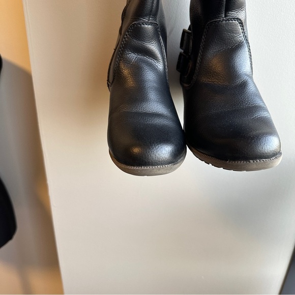 **CLARKS* Black Leather Riding Boots Size 6 - Picture 3 of 10